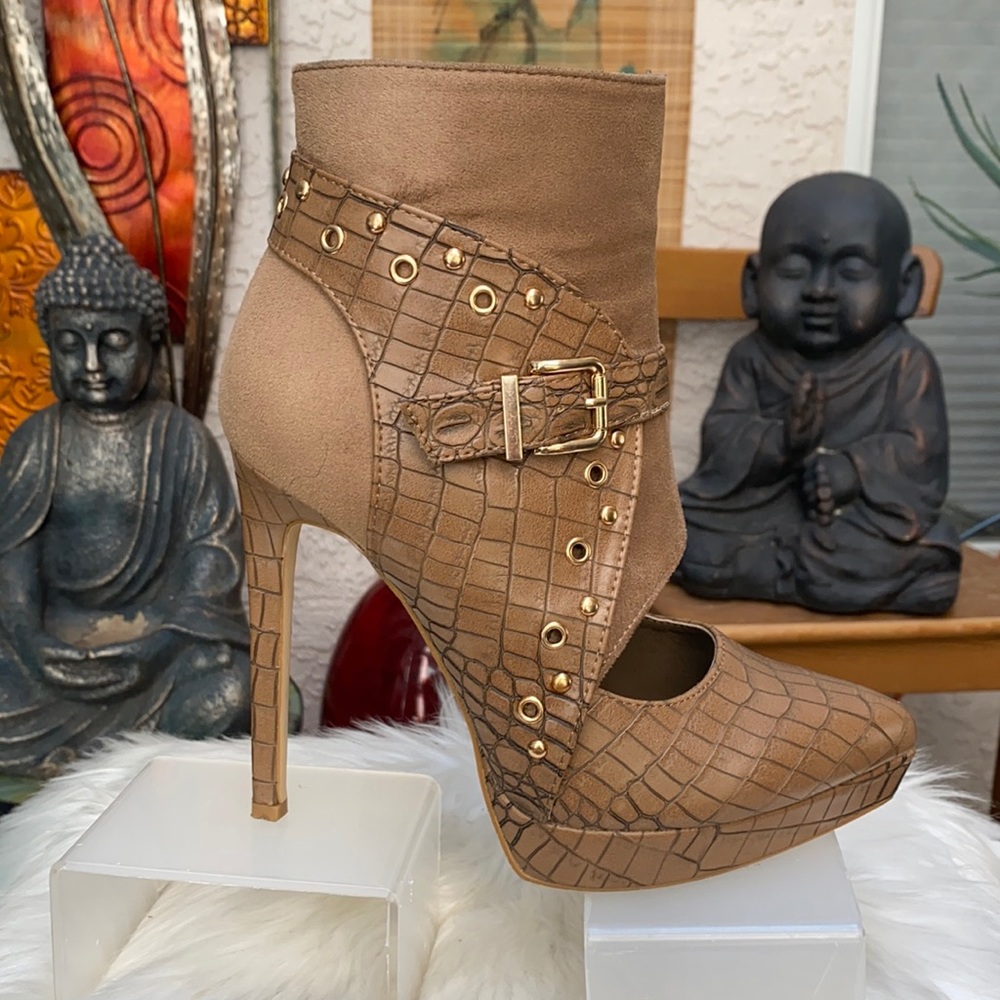 🤎🤎HP 12/2🤎🤎SCENE TAN ANKLE BOOTIES🤎🤎